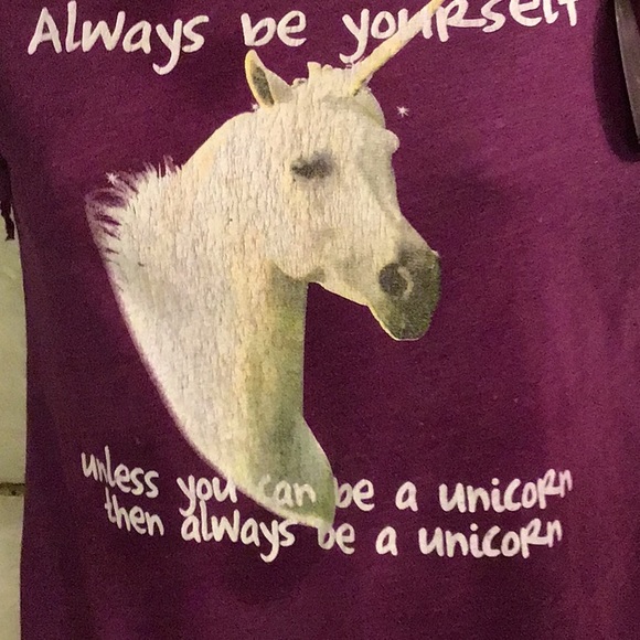 Black Matter Be yourself revamped unicorn  ladie’s tee.size medium fringed out - Picture 12 of 16